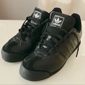 Men’s Adidas size 7 black somoa sneakers